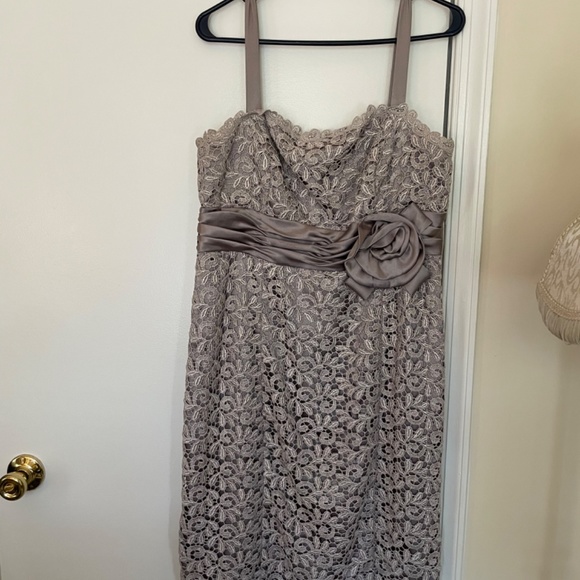 Dress - Picture 2 of 2